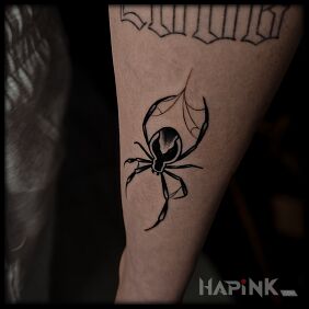 Tattoo Old-school spider on the forearm motif: animals style: oldschool