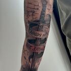 Sword with "never give up" motif