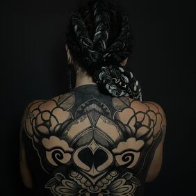 Tattoo Large back piece composition on the shoulder blades motif: black and gray style: blackwork / blackout