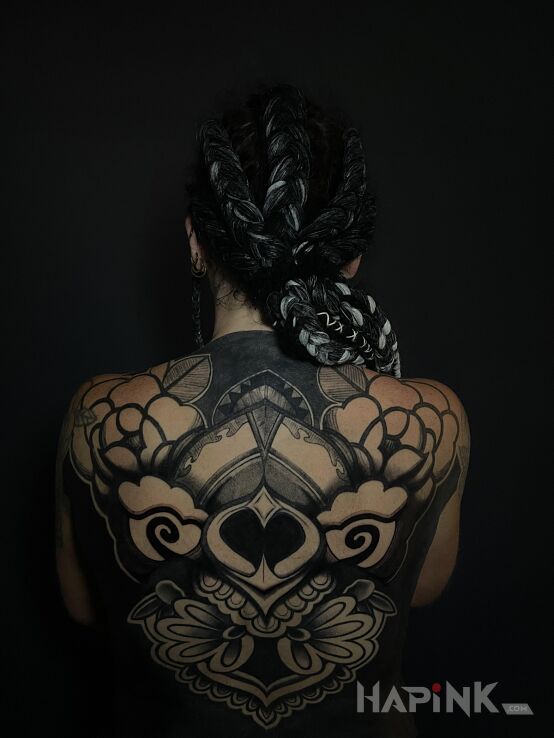 Tattoo Large back piece composition in flowers motif and blackwork / blackout style on the back