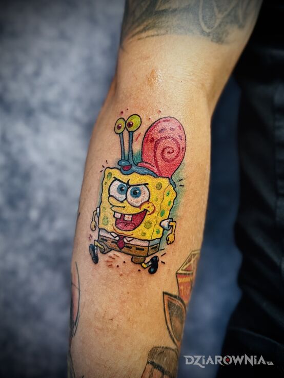 Tatuaż SpongeBob w motywie postacie i stylu kreskówkowe / komiksowe na przedramieniu