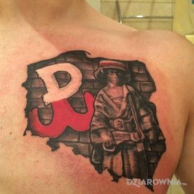 Tatuaż Polska w sercu na klatce motyw: patriotyczne