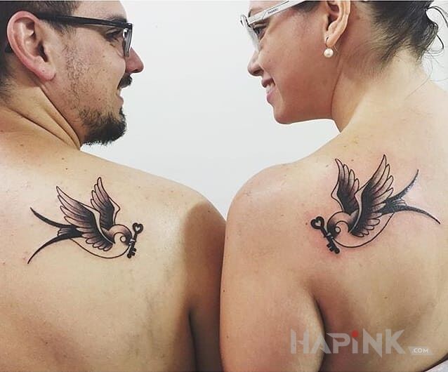 Tattoo Dwa ptaszki in animals motif on the shoulder blades