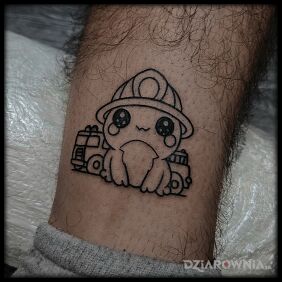 Tatuaż Słodka żaba na nodze motyw: czarno-szare styl: kontury / linework