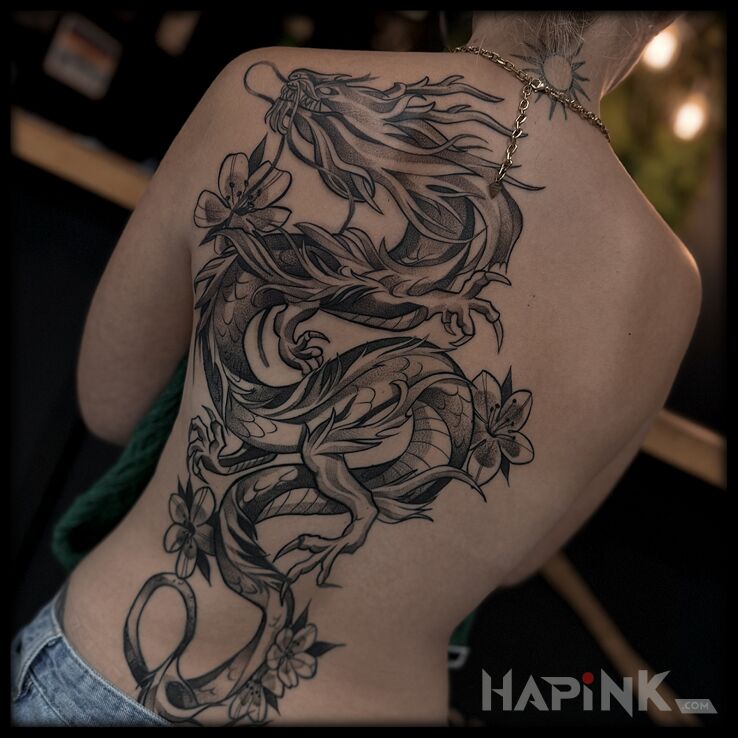 Tattoo Dragon on the back in black and gray motif and graphic / illustrative style on the back