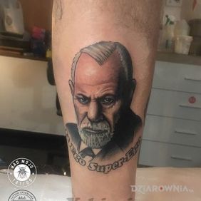 Tatuaż Zygmunt Freud na nodze motyw: postacie