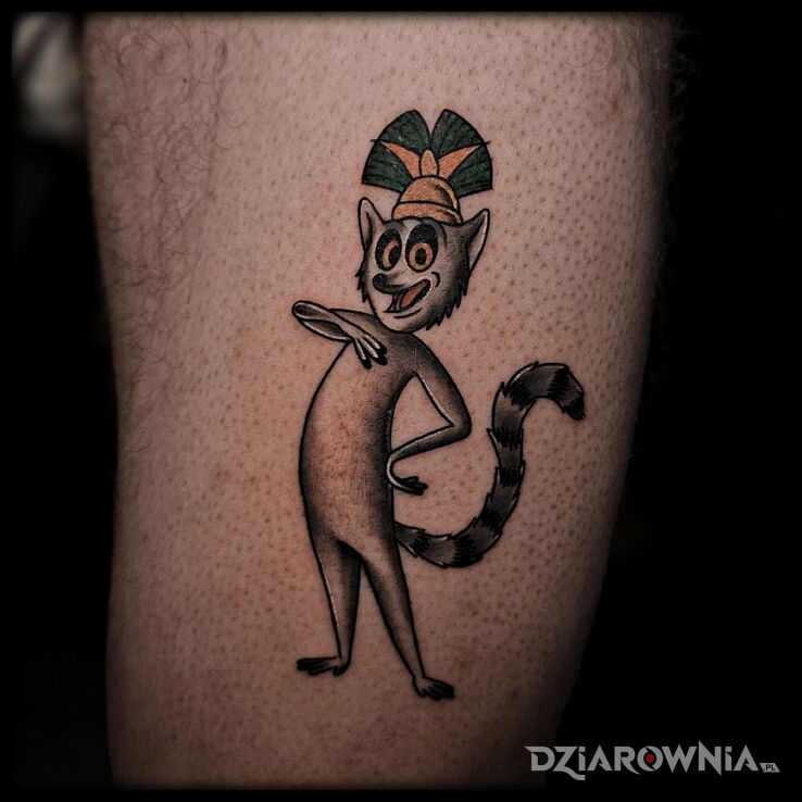 Tatuaż Król Julian w motywie zwierzęta i stylu kreskówkowe / komiksowe na nodze