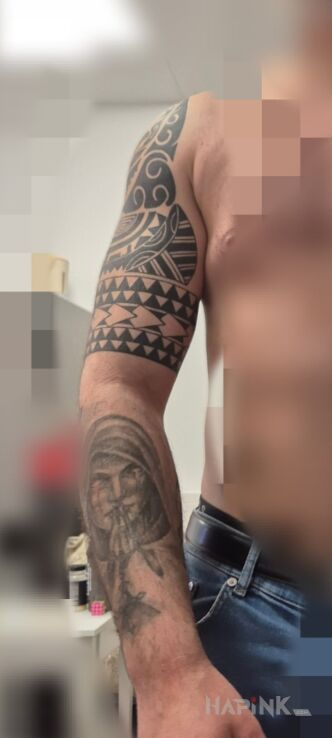 Tattoo Please help with finding a combination idea in black and gray motif and Polynesian style On the arm