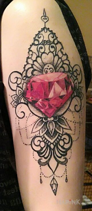 Tattoo Cynober in 3D motif on the upper arm