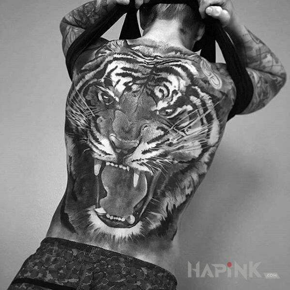 Tattoo Wkurzony tygrys in 3D motif and realistic style on the back