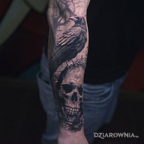 Tatuaż Memento Mori na przedramieniu motyw: religijne styl: realistyczne