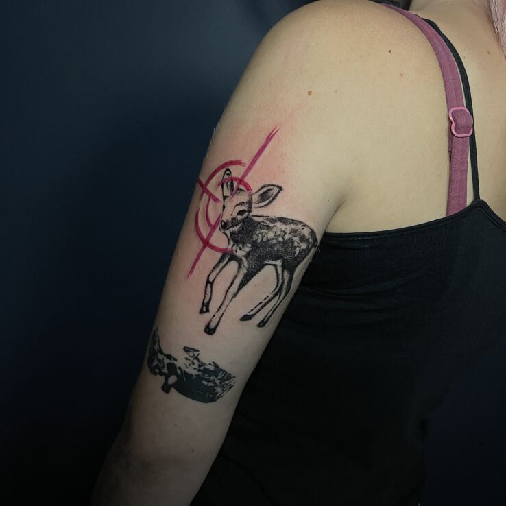 Tattoo Deer in the crosshairs in black and gray motif and graphic / illustrative style On the arm