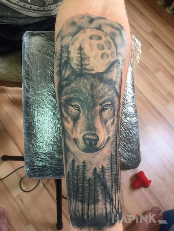 Tattoo Wilk in animals motif on the forearm