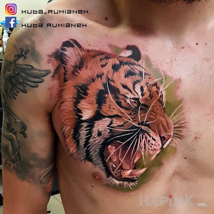 Tattoo Tygrys in animals motif and realistic style on the chest