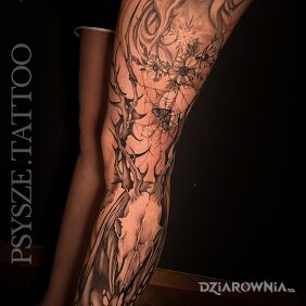 Tatuaż Leszy Dotwork Tatuaż na udzie motyw: mroczne styl: graficzne / ilustracyjne