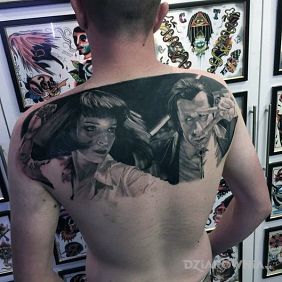 Tatuaż Pulp fiction na plecach motyw: twarze styl: realistyczne