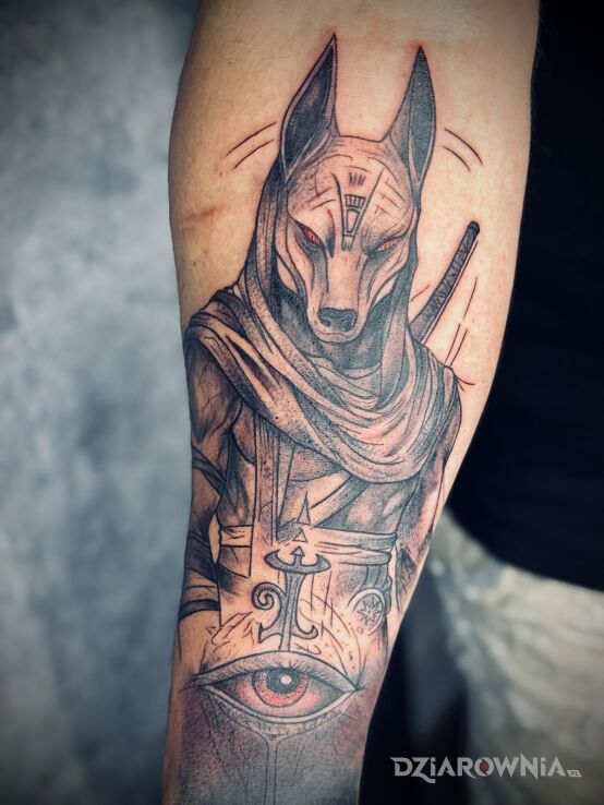 Tatuaż Anubis w motywie fantasy i stylu graficzne / ilustracyjne na przedramieniu