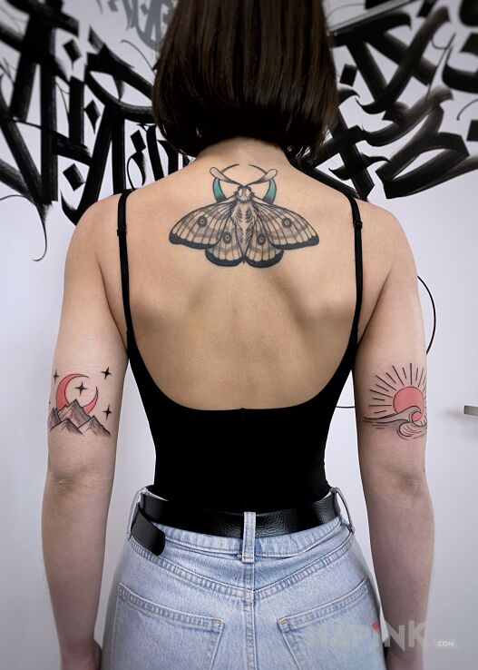 Tattoo Throw-ins with views in other motif and graphic / illustrative style On the arm
