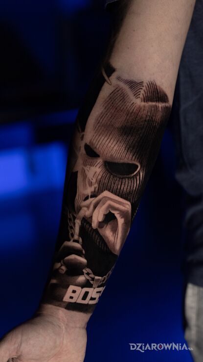 Tatuaż Gangster palący fajke w motywie 3D i stylu realistyczne na przedramieniu