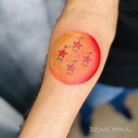 Tatuaż Kula smoka Dragonball na przedramieniu motyw: manga / anime styl: kreskówkowe / komiksowe