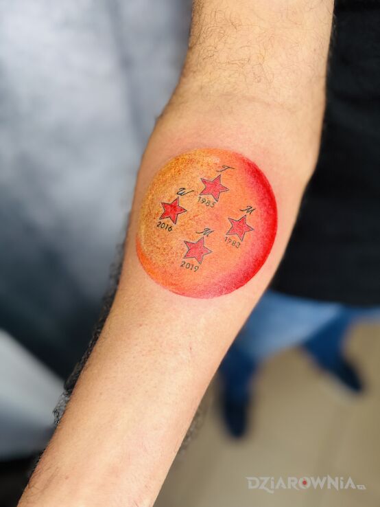Tatuaż Kula smoka Dragonball w motywie pozostałe i stylu kreskówkowe / komiksowe na ręce