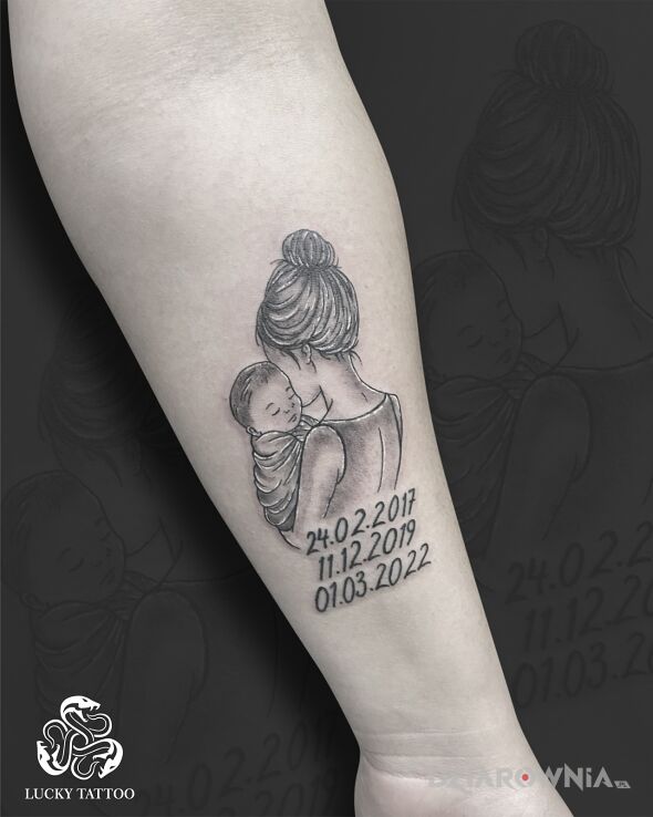 Tatuaż Miłość zapisana na skórze 💫 Symbol więzi, której nic nie złamie. ❤️ w motywie postacie i stylu graficzne / ilustracyjne na ręce