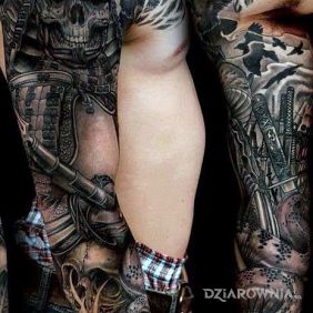 Tatuaż Upadly samuraj na ramieniu motyw: czaszki styl: japońskie / irezumi