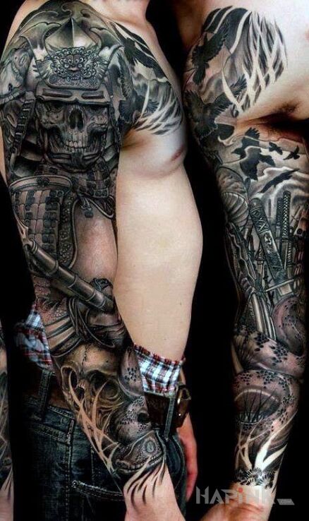Tattoo Upadly samuraj in skulls motif and japanese / irezumi style on the upper arm