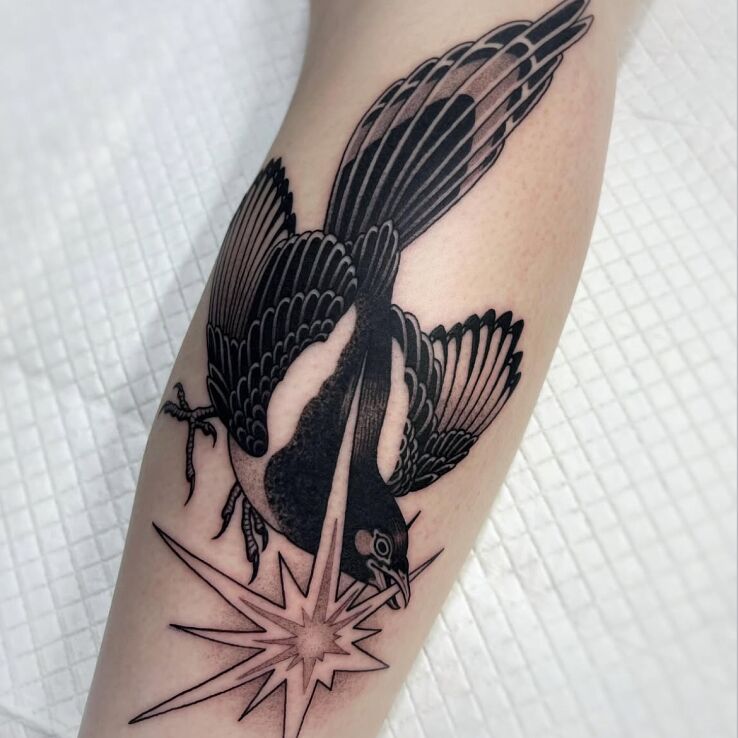 Tattoo Magpie and Flash in black and gray motif and dotwork style on the leg