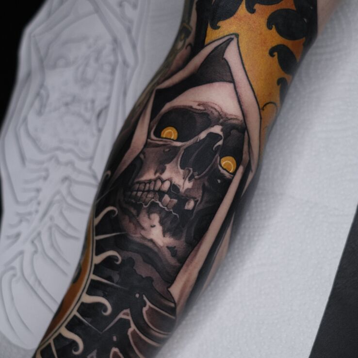 Tattoo Deathwatch in colorful motif and graphic / illustrative style on the forearm