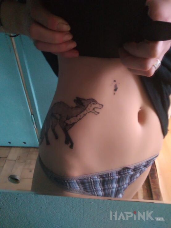 Tattoo Liseł z Mucheł in animals motif on the stomach