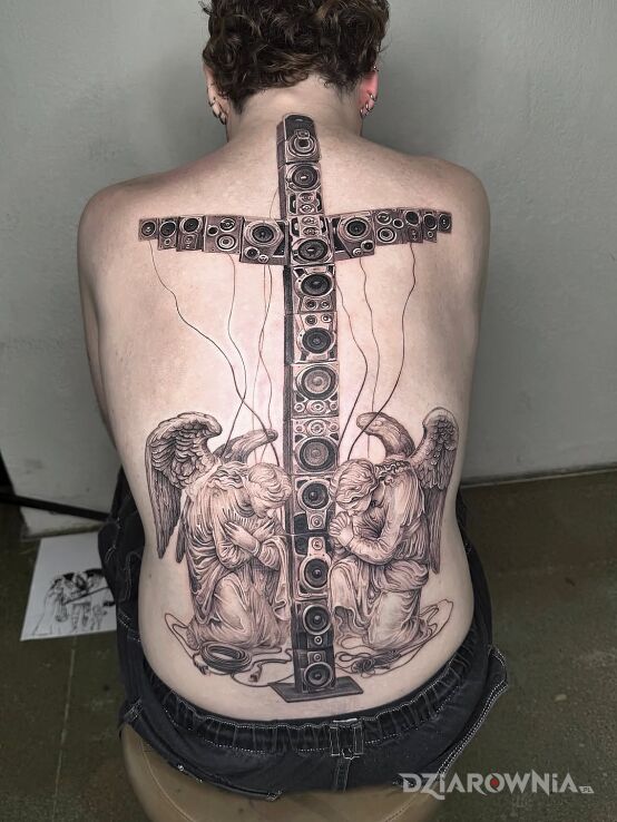 Tatuaż Święta muzyka w motywie religijne i stylu graficzne / ilustracyjne na plecach