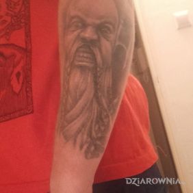 Tatuaż Wiking na przedramieniu motyw: twarze