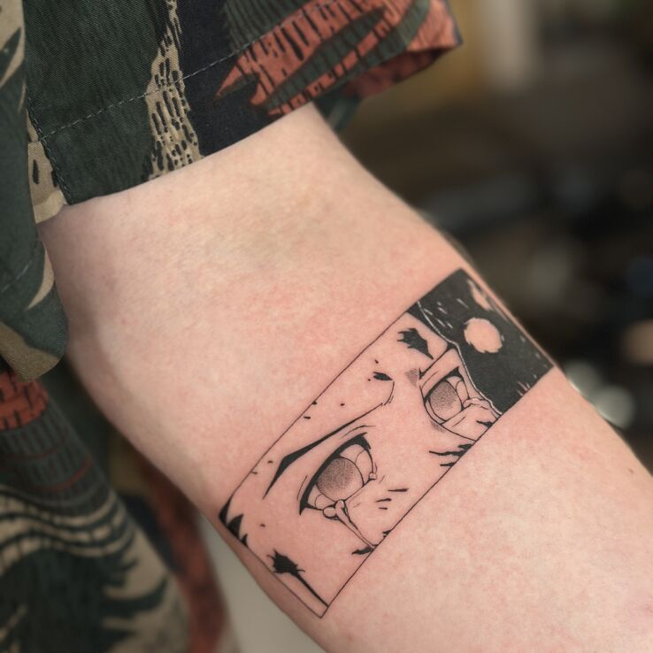 Tatuaż Oczy Tanjiro Kamado (Demon Slayer) w motywie małe i stylu graficzne / ilustracyjne na przedramieniu