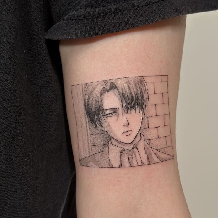 Tattoo Levi Ackerman (Attack on Titan) – Manga Scene in black and gray motif and graphic / illustrative style on the bicep