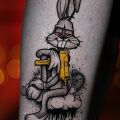 Wybór studia - Projekt tatuazu w stylu Zwariowanych Melodii