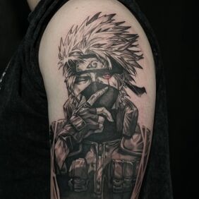 Tatuaż Kakashi (Naruto) na ramieniu motyw: manga / anime styl: graficzne / ilustracyjne