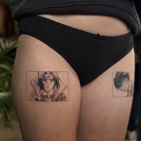 Tatuaż Itachi Uchiha (Naruto) na nodze motyw: czarno-szare styl: kontury / linework