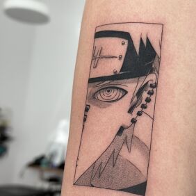 Tatuaż Pain (Naruto) - Kadr z Mangi na bicepsie motyw: czarno-szare styl: graficzne / ilustracyjne