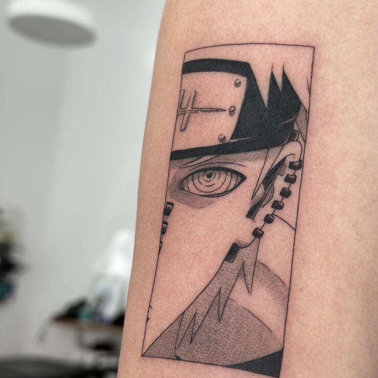 Tattoo Pain (Naruto) - Manga Frame in faces motif and graphic / illustrative style on the bicep