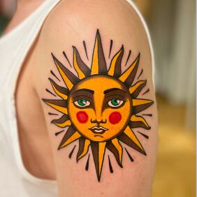 Tattoo Sun with a Face - Classic Oldschool on the upper arm motif: faces style: neo-traditional