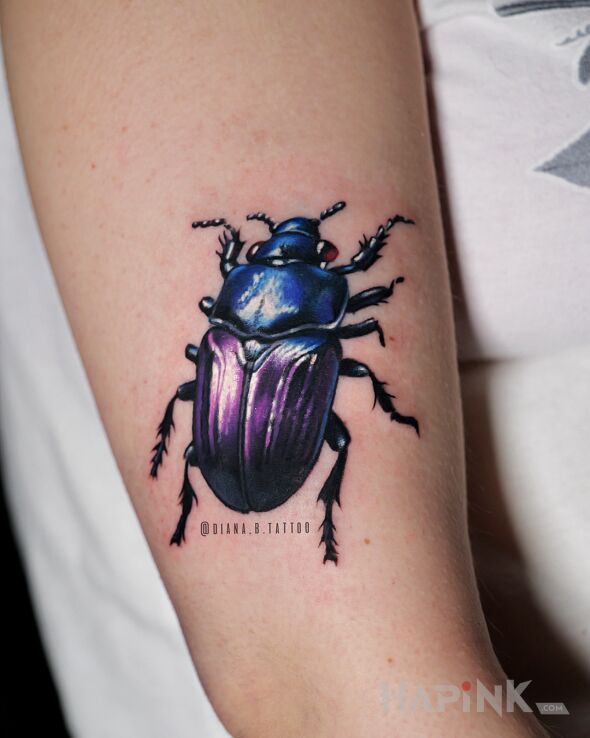 Tattoo Microrealistic Beetle in 3D motif and realistic style on the upper arm