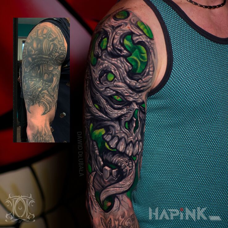 Tattoo Bionic cover - surreal skull with tongue in colorful motif and organic style on the shoulder
