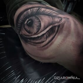 Tatuaż Początek..... na udzie motyw: 3D styl: realistyczne