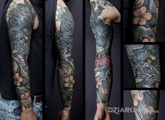 Tatuaż smok w kwiatach w motywie smoki i stylu japońskie / irezumi na przedramieniu