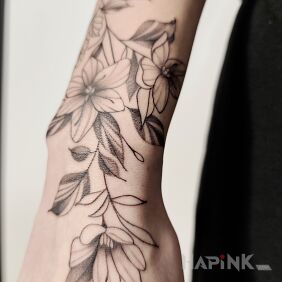 Tattoo Flowers On the arm motif: flowers style: graphic / illustrative