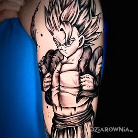 Tatuaż Dragon Ball na ramieniu motyw: postacie styl: graficzne / ilustracyjne