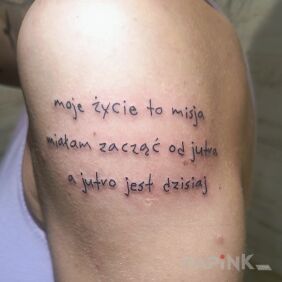 Tattoo Quote on the upper arm motif: lettering style: calligraphy
