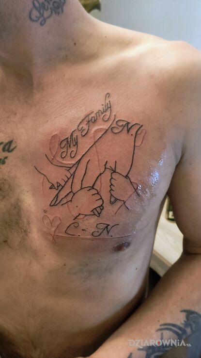 Tatuaż Tatuaż na klatce piersiowej My Family w motywie napisy i stylu kontury / linework na klatce
