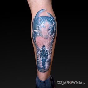 Tatuaż SciFi na nodze motyw: kosmos styl: realistyczne